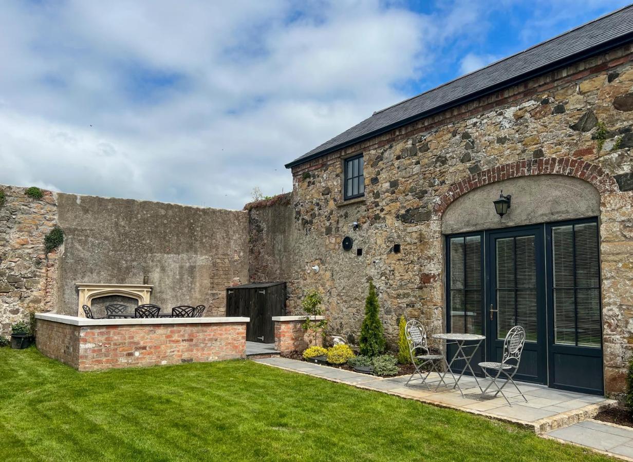 Converted Victorian Coach House With Hot Tub Stewartstown Exterior photo