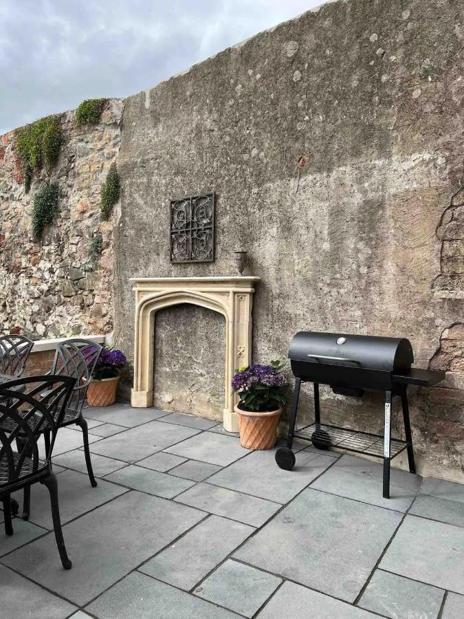 Converted Victorian Coach House With Hot Tub Stewartstown Exterior photo