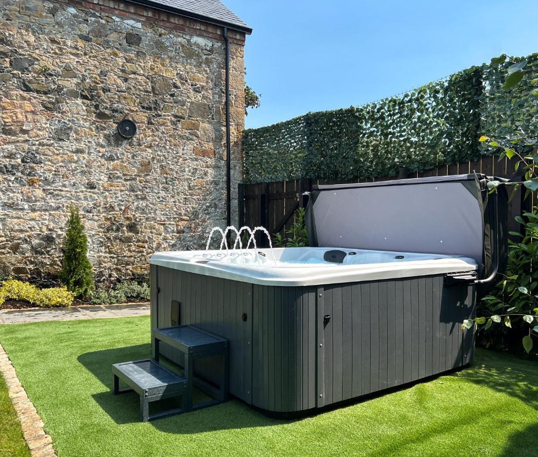 Converted Victorian Coach House With Hot Tub Stewartstown Exterior photo
